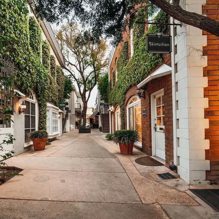 The French Quarter Woodland Hills